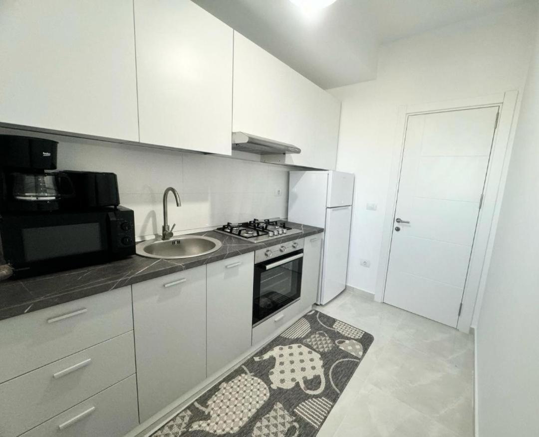 C&y Solid Mamaia