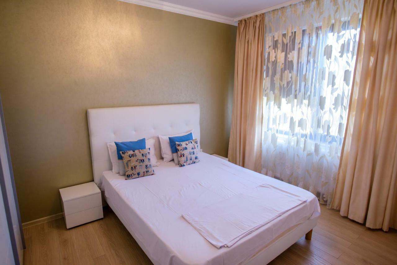 C&y Solid Apartment Mamaia